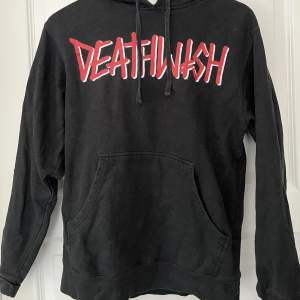 Death wish hoodie  Storlek S sitter bra 