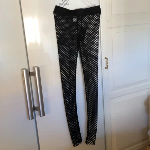 Never Demin leggings svart XS - Never Denim svarta leggings XS Mkt bra resår….Nya.