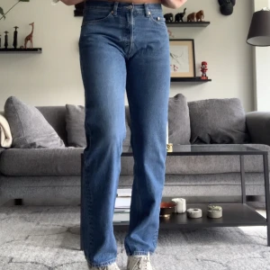 Midrise jeans  - Säljer mina supersnygga weekday jeans i modellen SPACE eftersom dom tyvärr blivit för små. Superfint skick!💕