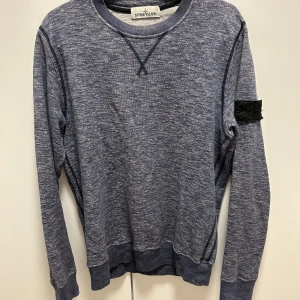 Stone Island pullover - Köpt för 6 år sen. Bra skick, inga skador. Finns shadowproject patch och orginalpatch som ingår. 