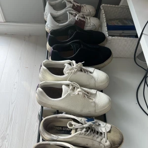 SKOR - Golden goose 44 Eytys 44 Eytys 44 Valentino 43/44 Eytys i bäst skick, båda knappt använda =1100 kr Valentino använt skick 1500kr Golfen goose fint skick (ska ju va slitna) 2100