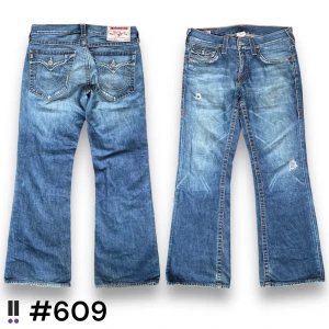 True Religion 609 - True religion Billy, 💜midja rakt över, 43cm💜innerben, 77cm💜ytterben, 104cm💜benöppning, 23cm💜modell 180cm💜 