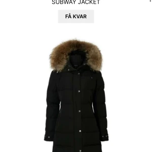 Hollies subway  - Säljer min vinterjacka då jag inte använt den på ett tag. Med äkta päls 1400kr utan pälsen 900.