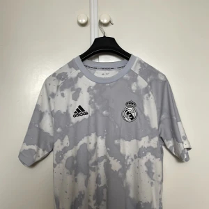 Real Madrid tröja  - 10/10 skick. Endast testad
