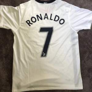 Ronaldo tröja som är aldrig är använd kom priv för mer bilder och frågor
