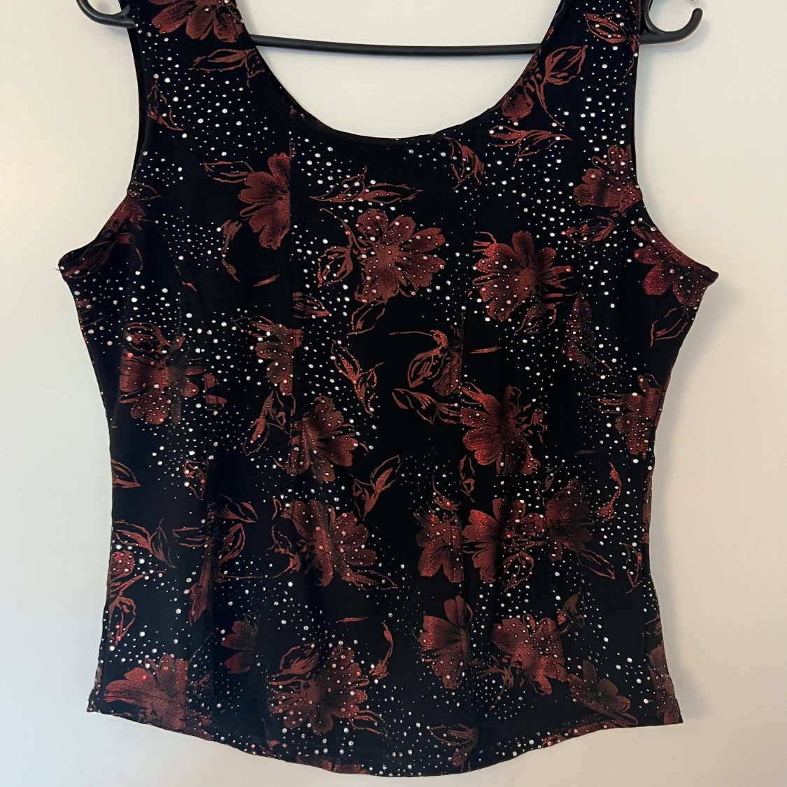 Tank top blouse with design