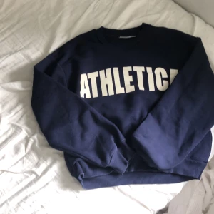 Tröja  - Säljer för att den inte komit till användning ny skick och använd typ fem gånger 