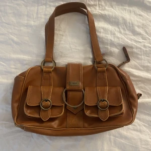 Läder väska - Läder väska som är köpt secondhand som inte används längre