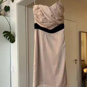 Rosa tubklänning  - Rosa tubklänning Dragkedja
