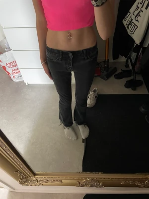 Jeans - Säljer mina superfina jeans, dom är low waist och passar mig bra som är 158💓