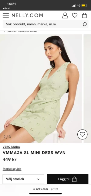 Klänning - Jättesöt grön klänning från nelly med lappen kvar och bara testad en gång hemma. Storleken är L men skulle säga att den passar en S/M mycket bättre