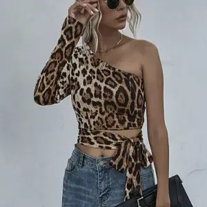 Fin leopard tröja med en arm, har inte använt den så mycket men den är testad några gånger men ej använt ute. (Lånad bild)