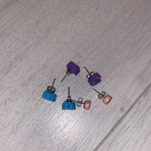 Örhängen  - 3 par örhängen, diy olika färger och figurer (STÅR EJ FÖR FRAKTEN) 3 för 10 eller 1 för 5