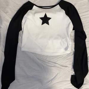 Tröja köpt på SHEIN, cool tröja med stjärna 