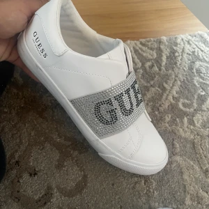 Guess skor  - Använda en gång 37/38