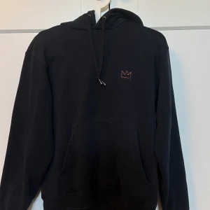 Hov1 hoodie  - Säljer min Hov1 hoodie. Fint skick nästan aldrig använd 