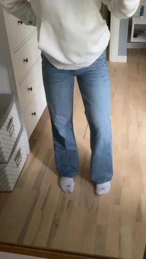 Blåa jeans  - Raka blåa jeans i jättebra skick!