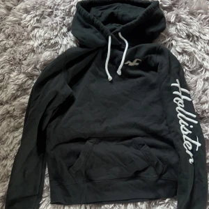 hoodie - Hollister hoodie i storlek S. Använd 1 gång 