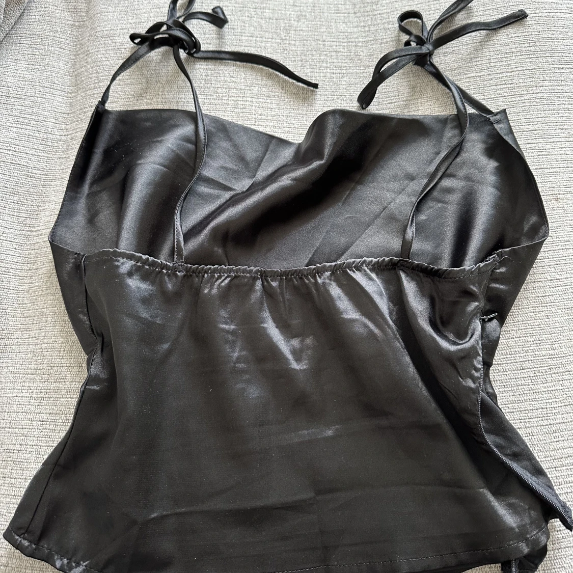 Svart satintopp  - 91