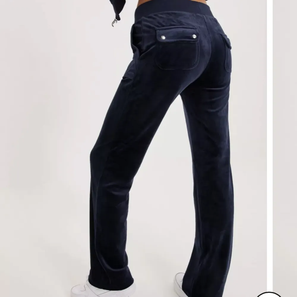 Säljer mina juicy byxor. Säljer pga av ingen användning. . Jeans & Byxor.