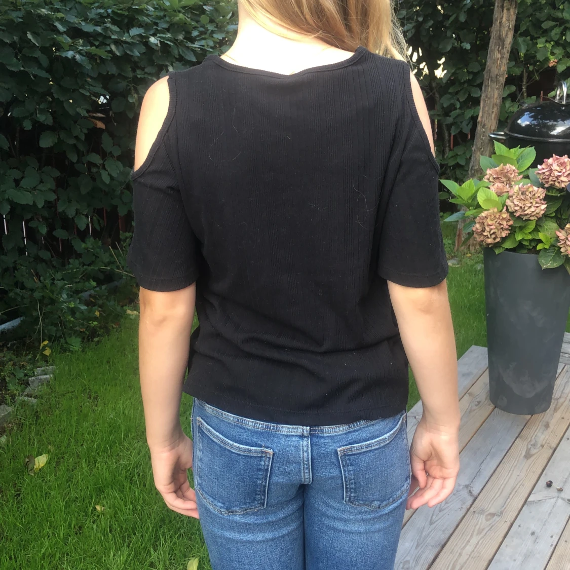 Den här tröjan skulle vart jätte fin till ett par jeans som ni ser på bilden😽🎸👌🏼  - 90