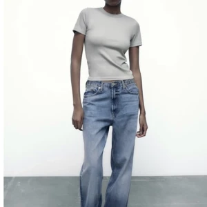 Zara tröja - Topp från zara. Den är helt oanvänd och prislappen finns kvar!💞