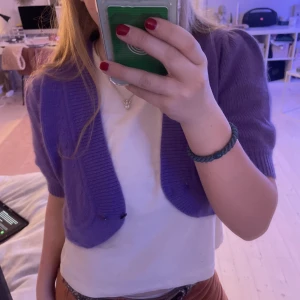 Lila bolero - Säljer denna superfina lila bolero💜💜inga defekter 