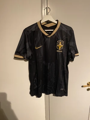 Fotbollströja brasilien - Fin tröja i bra skick. Storlek M.