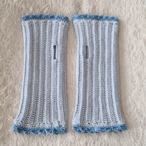 Stickade Underarmsvärmare  - Fina underarmsvärmare som passar perfekt till dig själv, som julklapp eller annan gåva i vinter!