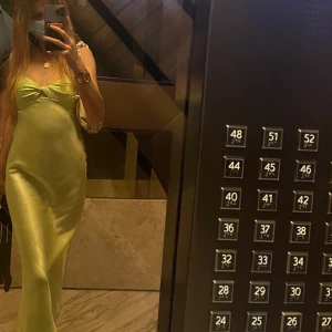 Klänning - Klänning från bershka. Använd bara några timmar, superbra skick.