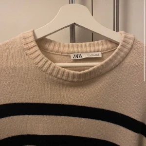Randig stickad tröja  - Säljer för jag inte använder den💗