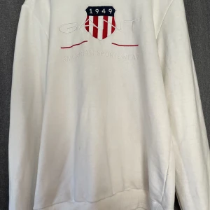 Gant Tröja/hoodie  - Säljer min fina hoodiesom jag har använd få gånger, den är i nyskick den är i storlek L/M