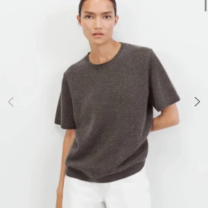 Soft goat tröja - Säljer min så fina nya tröja ifrån soft goat, använd en gång och har inga defekter, som ny. Nypris 2195kr säljer för 1500kr men pris går att diskutera vid snabb affär💕 kom privat för fler bilder 🫶🏼