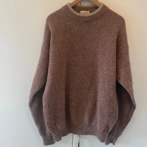 Brun skickad tröja - Snygg skickadtröja köpt från beyond retro.