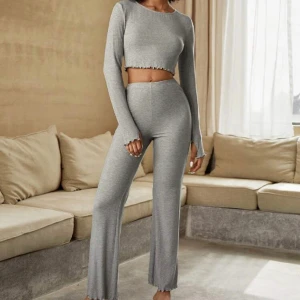 Grått set - Oanvänd grått set endast testad aldrig använd köpt för 199kr