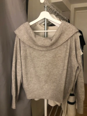 Offshoulder tröja - Stickad offshoulder tröja från hm Lånad bild!