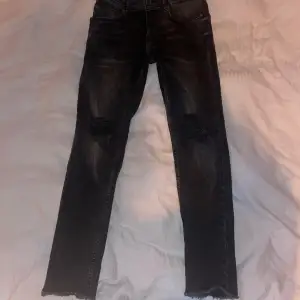 Svarta ripped jeans från fsbn  (Lämnas nytvättad/strykt)