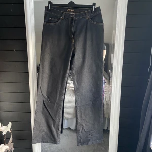 Jeans  - Coola jeans med mönster på fickorna⭐️⭐️