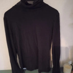 Turtle neck  - Svart cropped turtle neck från bikbok💕