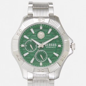 Versus Versace Klocka  - Analog klocka batteri finns och allt funkar. Pris kan diskuteras  Justerbar länk i stål Vattentät 5ATM 50 m