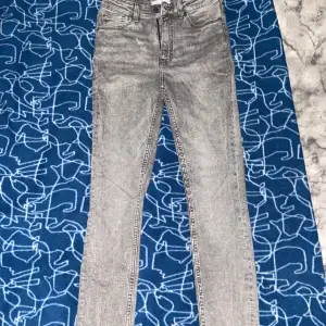 Fina gråa jeans från hm. Fint skick 