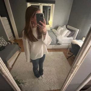 Bootcut Jeans med fickor - Nu säljer jag mina jeans med snygga fickor från gina tricot då de inte kommer till användning. De har lite slitningar längst ned vid hälen men inget man tänker på😇