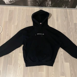 District fortysix hoodie - Skick 9/10 Storlek X-s den är stor i storleken så den passar även S