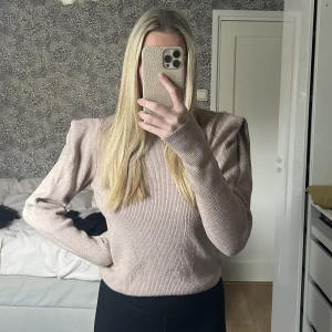 Stickad  - Stickad tröja från chiquelle