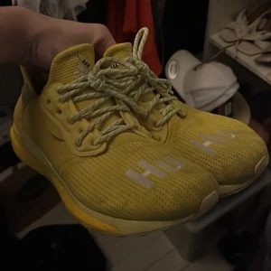 Ultraboost Adidas - Human race ultraboost Sjukt sköna att springa och träna i.