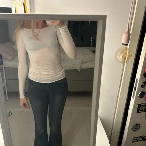 Intimissimi tröja! - Superfräsh vit och tunn stickad kashmir tröja från intimissimi som passar till allt!😇 Den är i väldigt bra skick och enbart använd fåtal gånger!!