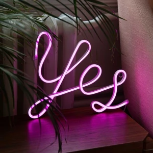 Neon skylt - neon skylt/lampa med texten Yes. Nästan helt ny ❤️ nypris: 300 kr, mitt pris: 100 kr!