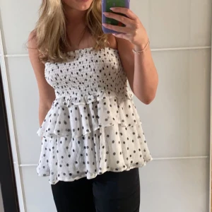 Kjol - stl M. Går att använda som både kjol och topp!💗