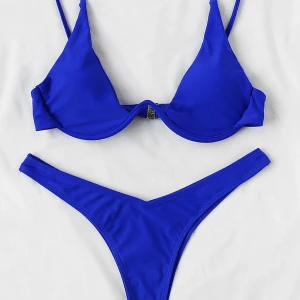 Bikini - Bikini i storlek medium🦋 hör av er vid minsta intresse eller funderingar 🫶 spårbar frakt på 29kr tillkommer📦