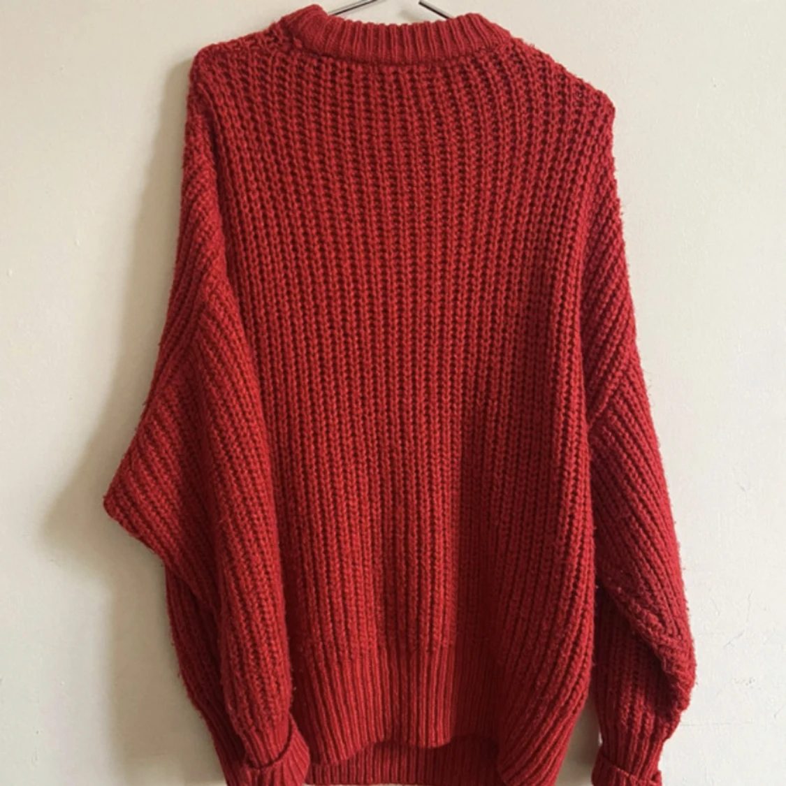 Röd stickad klänning  - 90